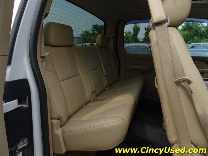 Used 2011 GMC Sierra 3500 SLT w/ SLT Convenience Package AWD/4WD image 16