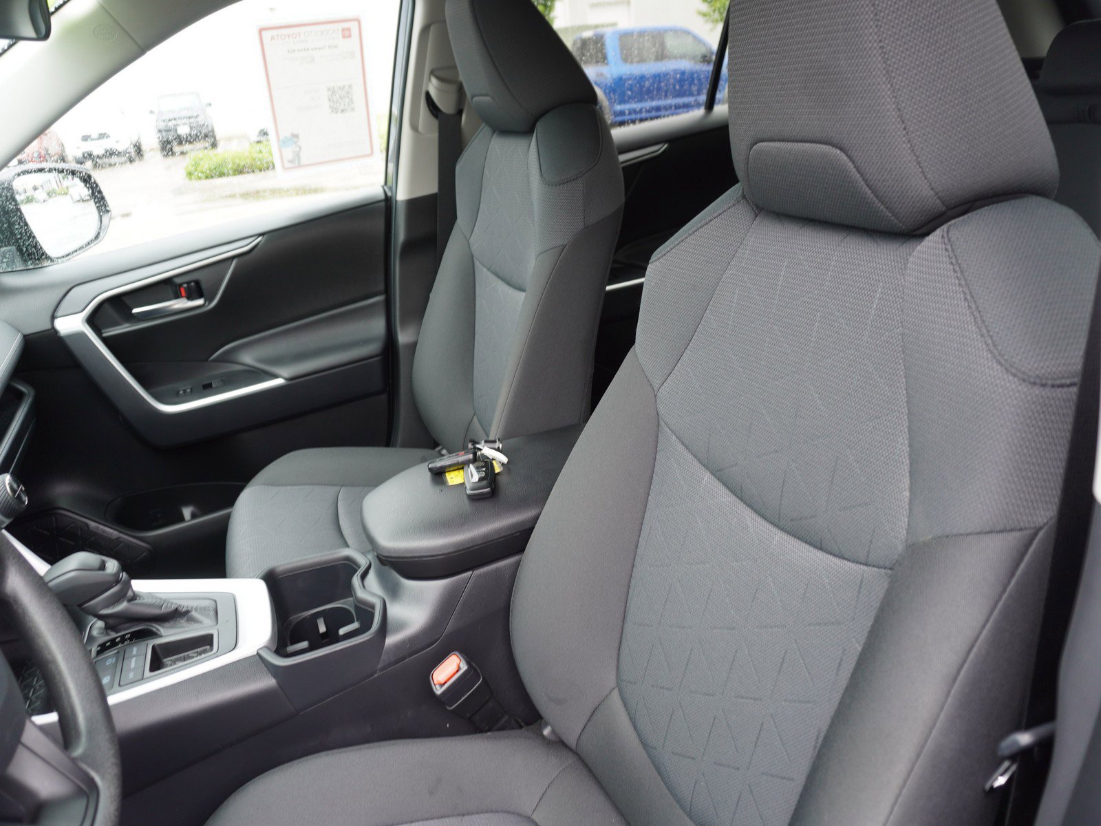 Used 2025 Toyota RAV4 XLE FWD image 22