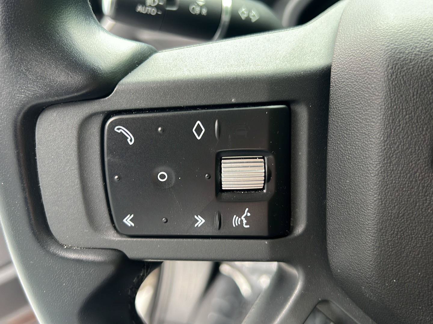 Certified 2023 Land Rover Defender 110 X-Dynamic SE AWD/4WD image 13