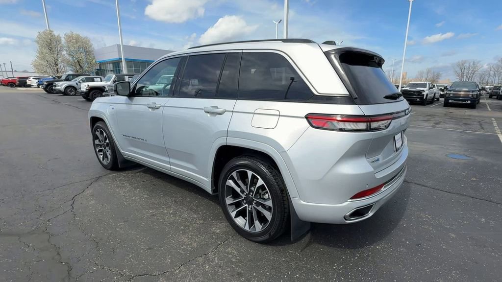 Used 2023 Jeep Grand Cherokee L Limited AWD/4WD image 6