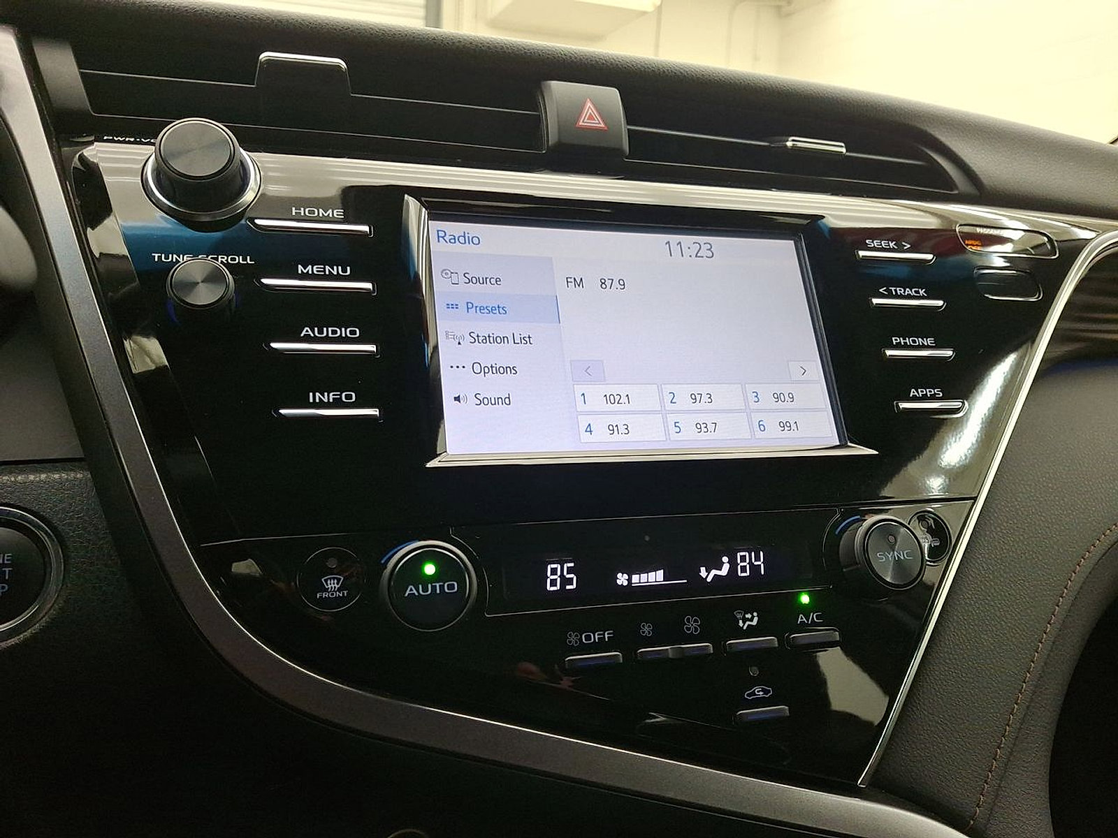 Certified 2018 Toyota Camry XLE image 14