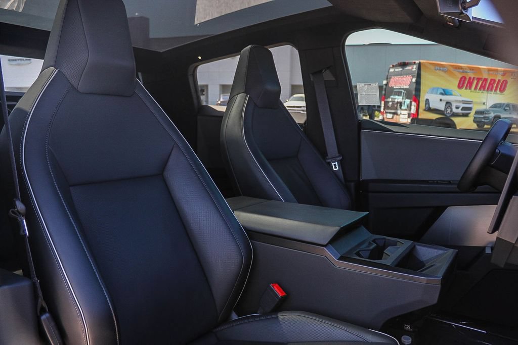 Used 2025 Tesla Cybertruck AWD Crew Cab image 17