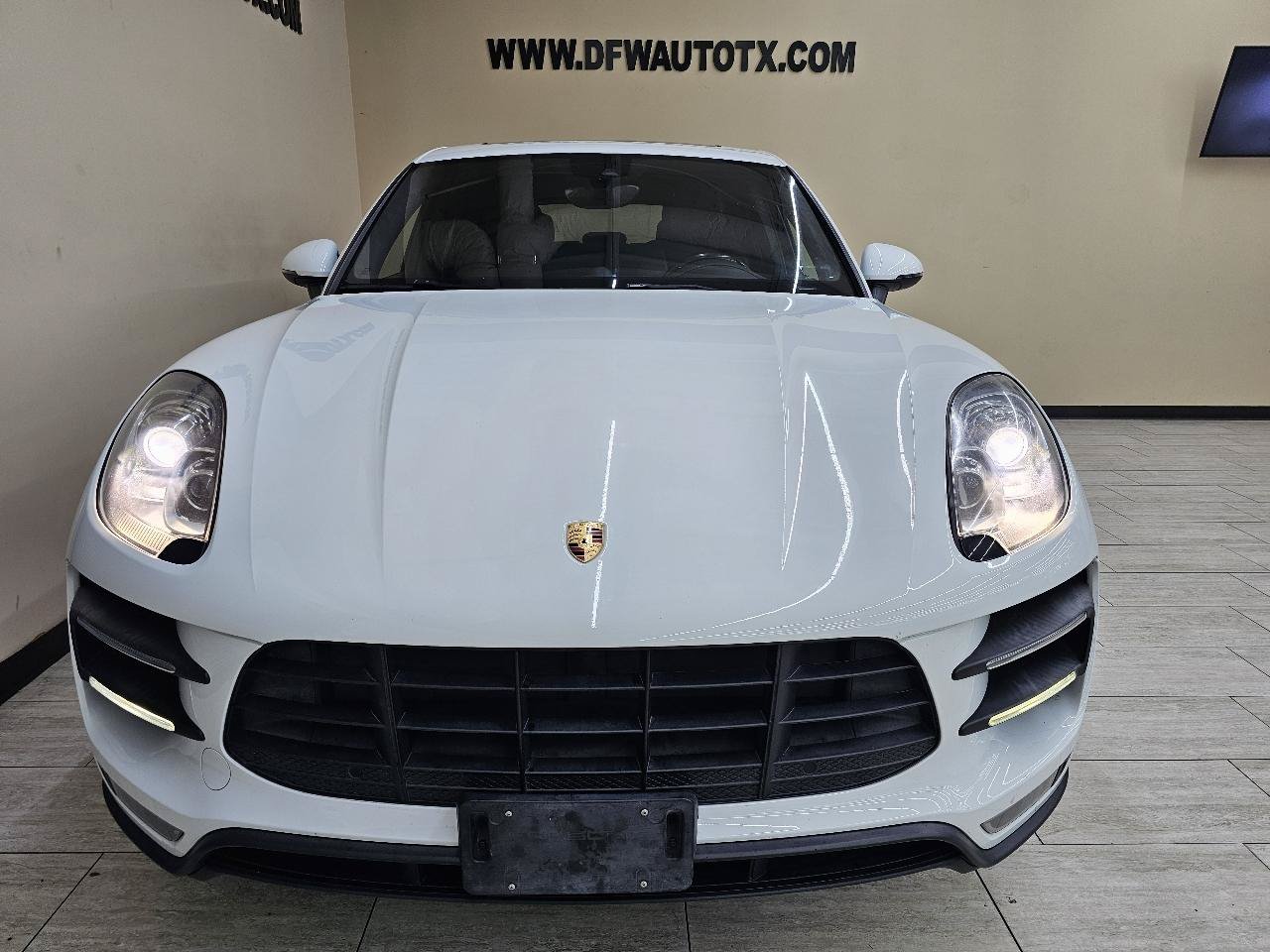 Used 2017 Porsche Macan Turbo AWD/4WD image 3