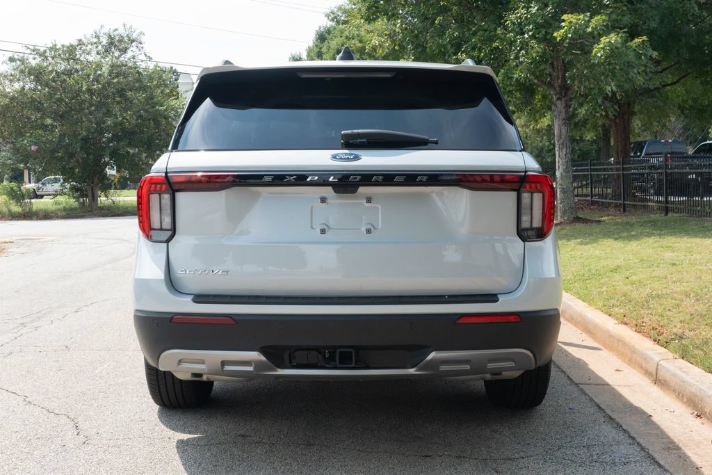 Used 2025 Ford Explorer Active w/ Active Comfort Package RWD image 7