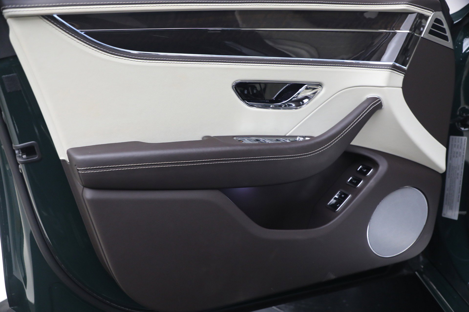 Used 2023 Bentley Flying Spur Plug-In Hybrid image 14