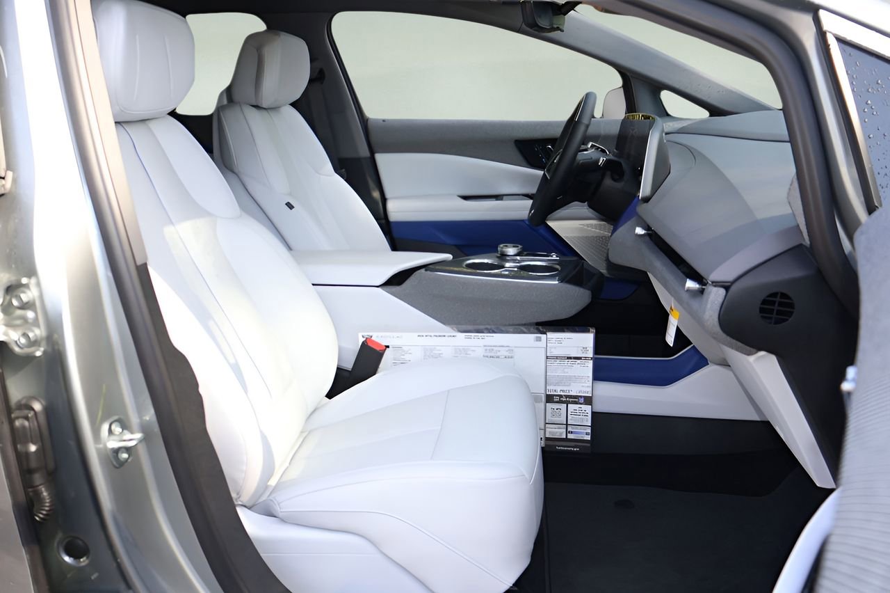 New 2026 Cadillac Optiq Luxury 2 RWD image 18