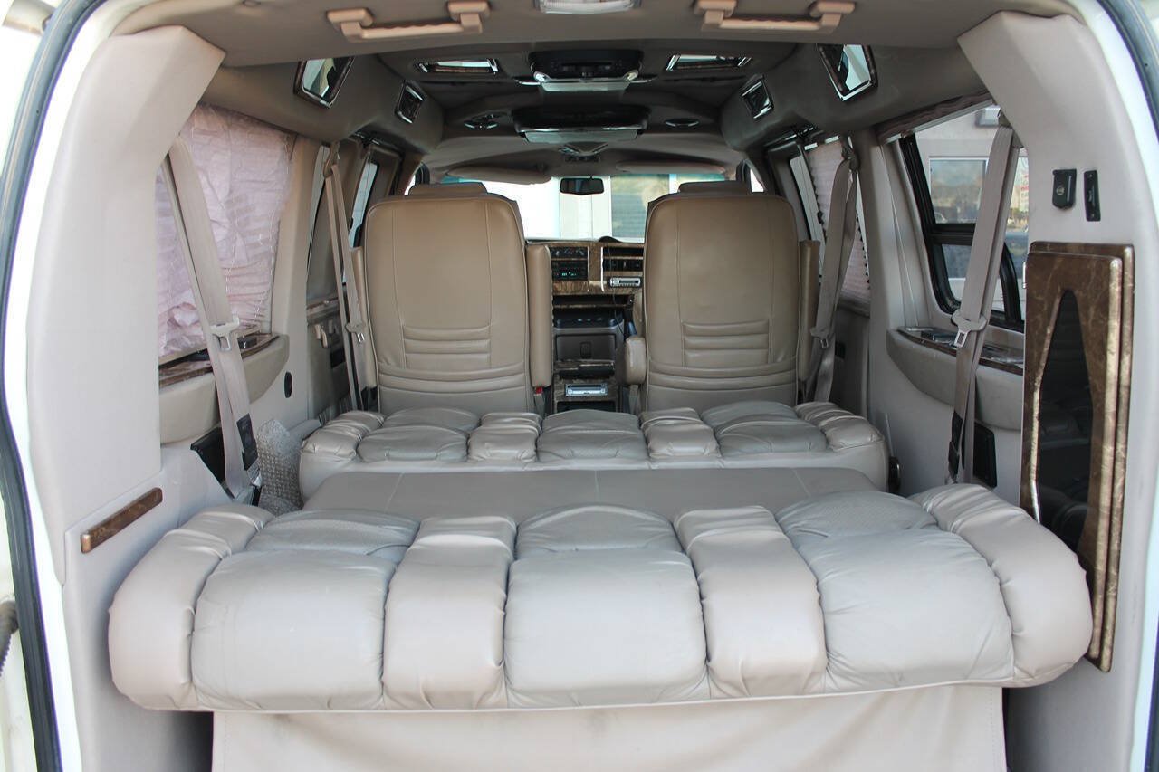 Used 2006 Chevrolet Express 1500 w/ Preferred Equipment Group RWD image 36