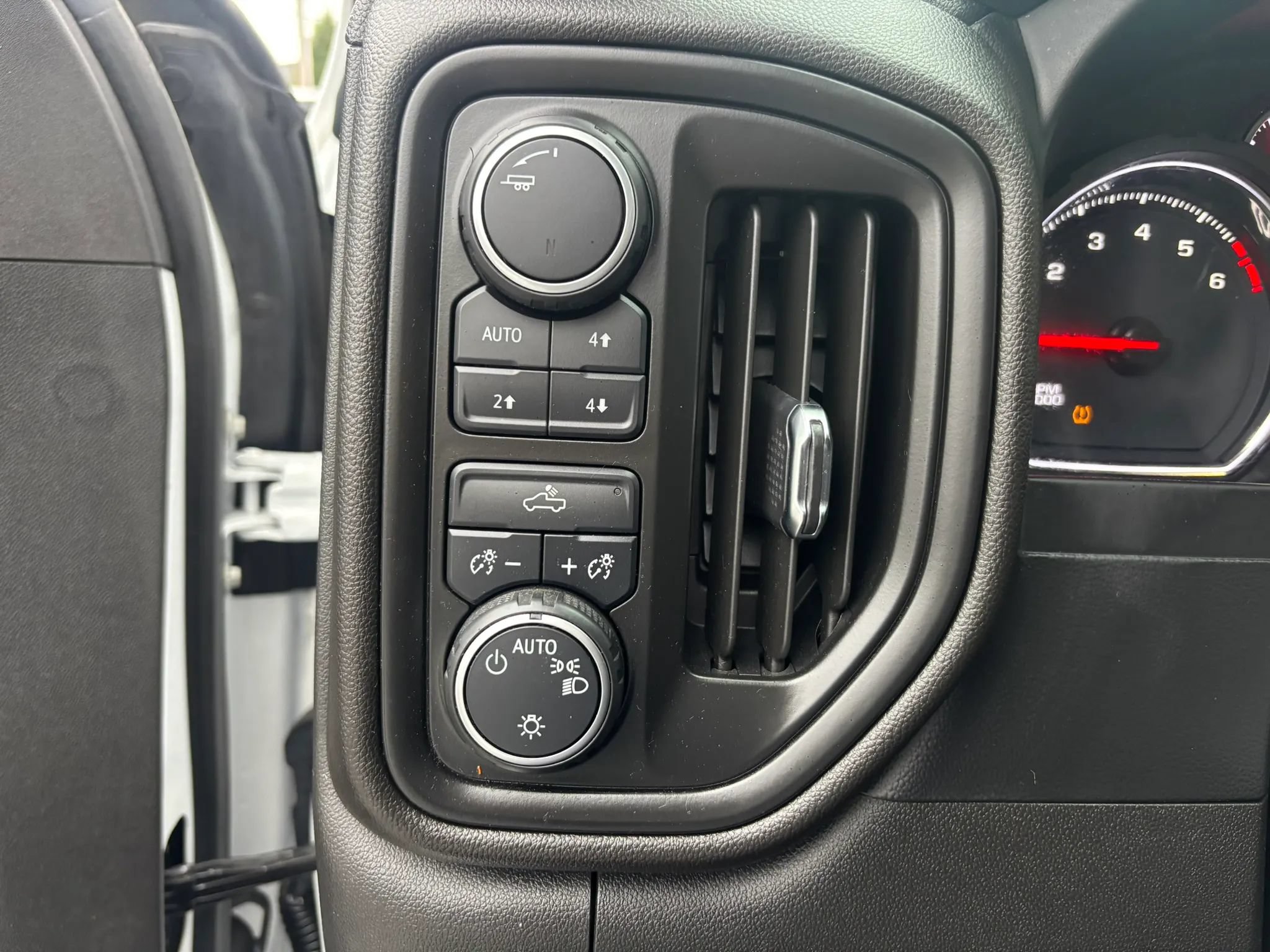 Used 2021 Chevrolet Silverado 1500 Custom Trail Boss w/ Safety Confidence Package AWD/4WD image 22