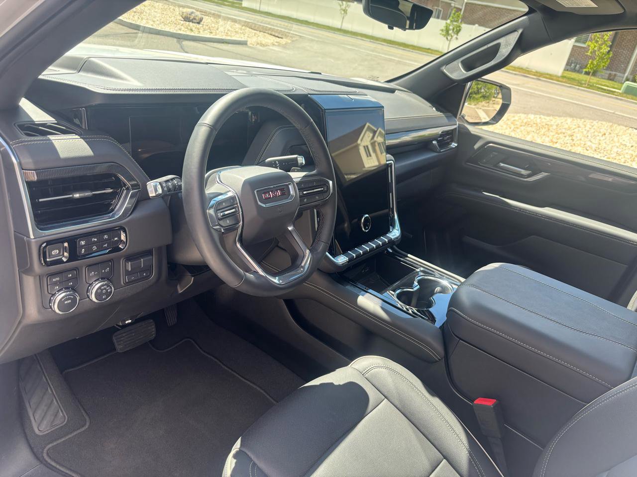 Used 2025 GMC Yukon XL Elevation w/ Elevation Premium Package image 14