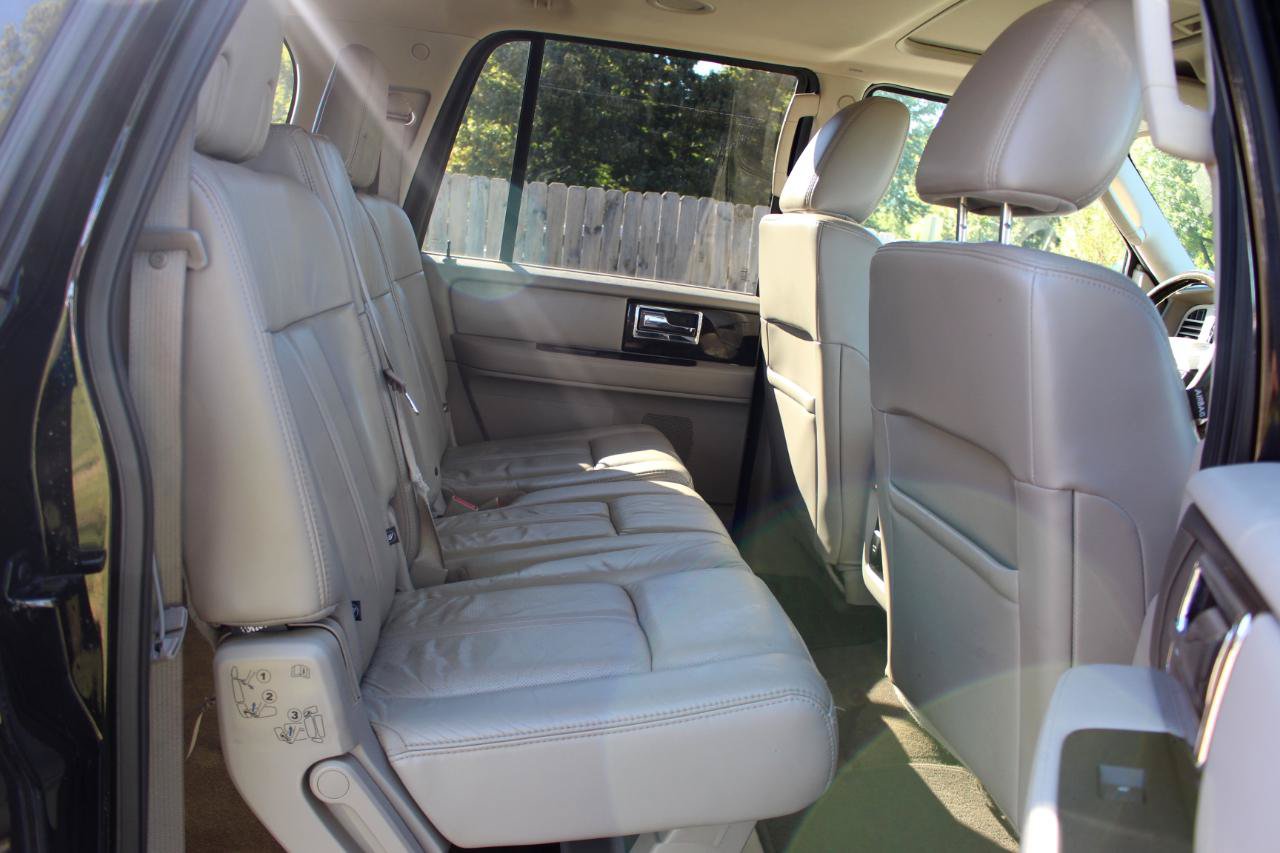 Used 2016 Lincoln Navigator L Select AWD/4WD image 38