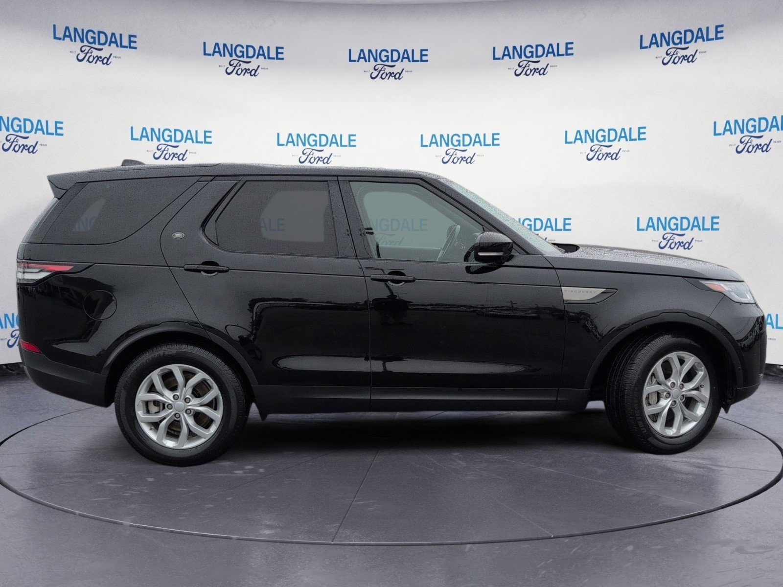 Used 2020 Land Rover Discovery SE image 3