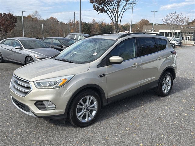 Used 2017 Ford Escape SE w/ Equipment Group 201A image 3