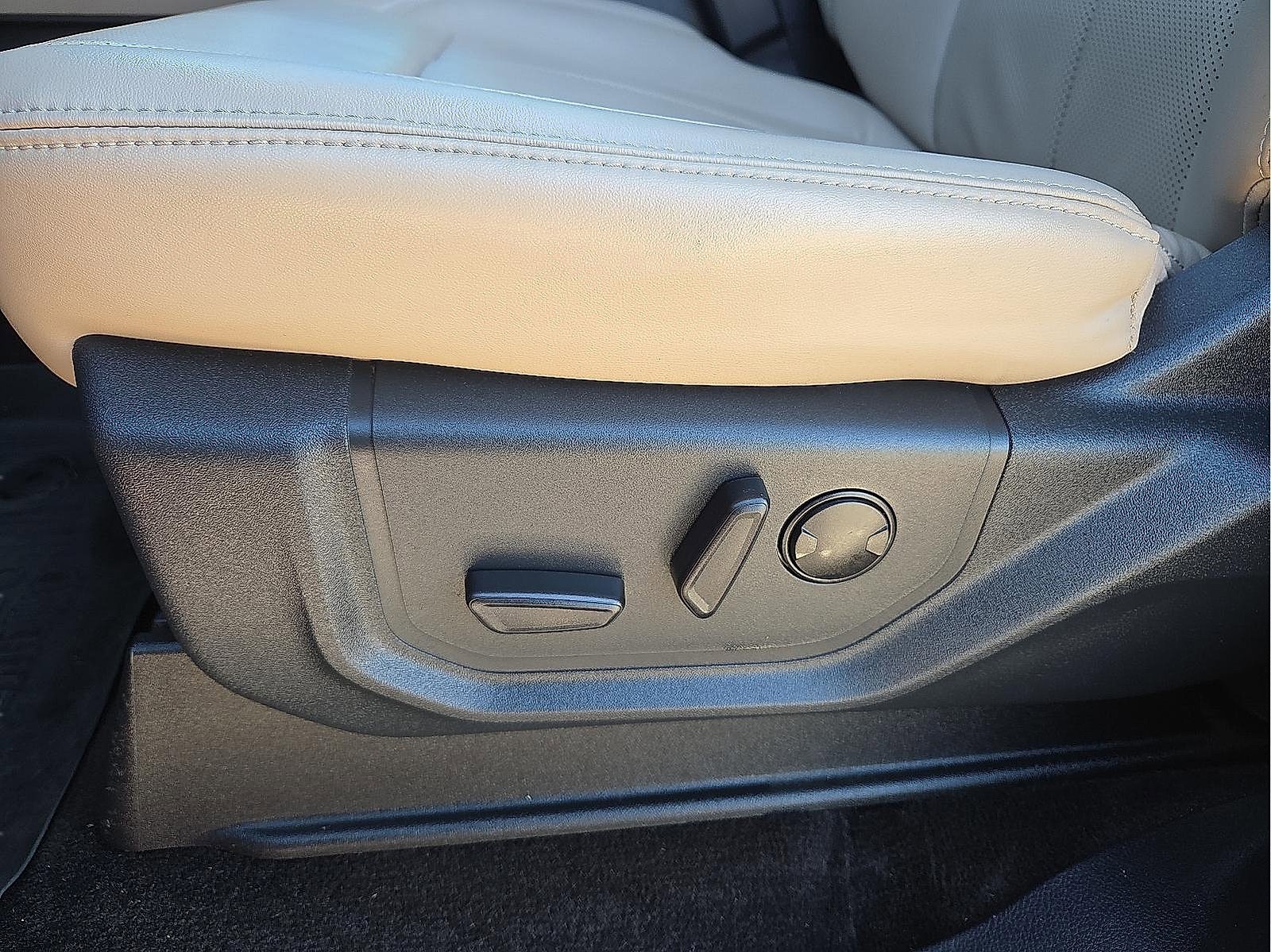 Used 2022 Ford Expedition XLT image 14