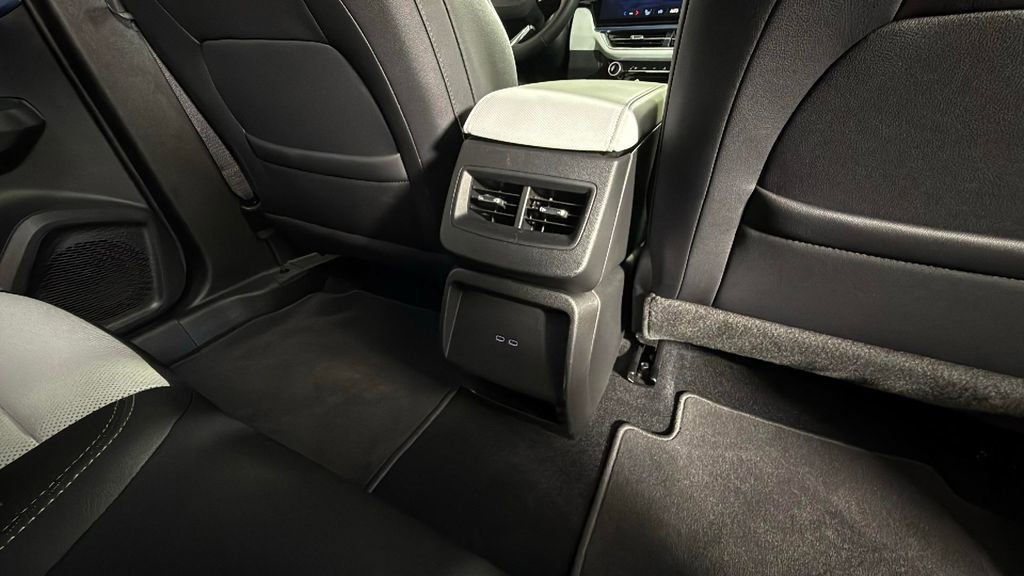 Used 2025 Chevrolet Equinox EV LT image 30