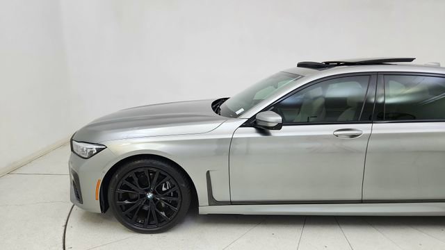 Used 2022 BMW 740i xDrive w/ M Sport Package image 4