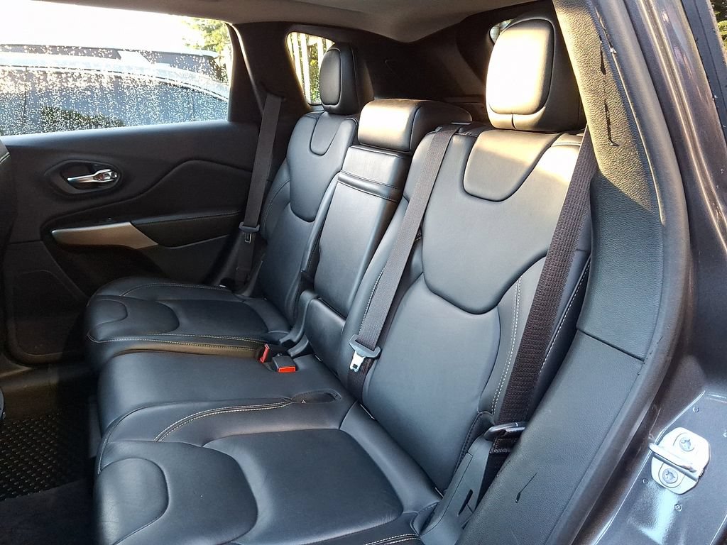 Used 2017 Jeep Cherokee Latitude w/ Comfort/Convenience Group AWD/4WD image 7