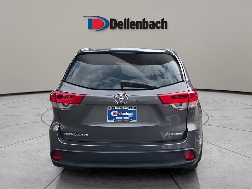 Used 2019 Toyota Highlander XLE w/ Carpet Mat Package (TMS) AWD/4WD image 4