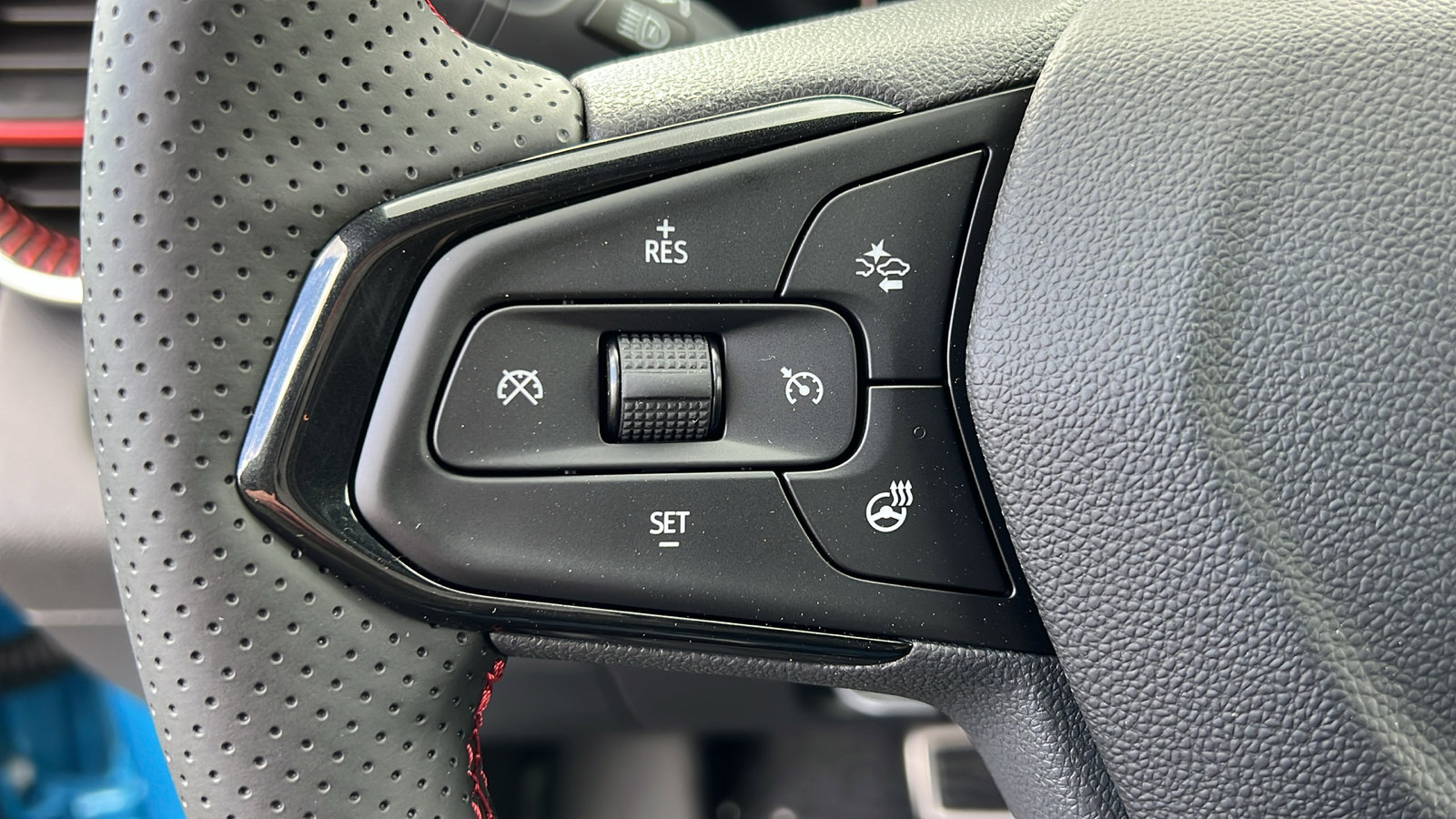 New 2025 Chevrolet Trax RS w/ Driver Confidence Package image 24