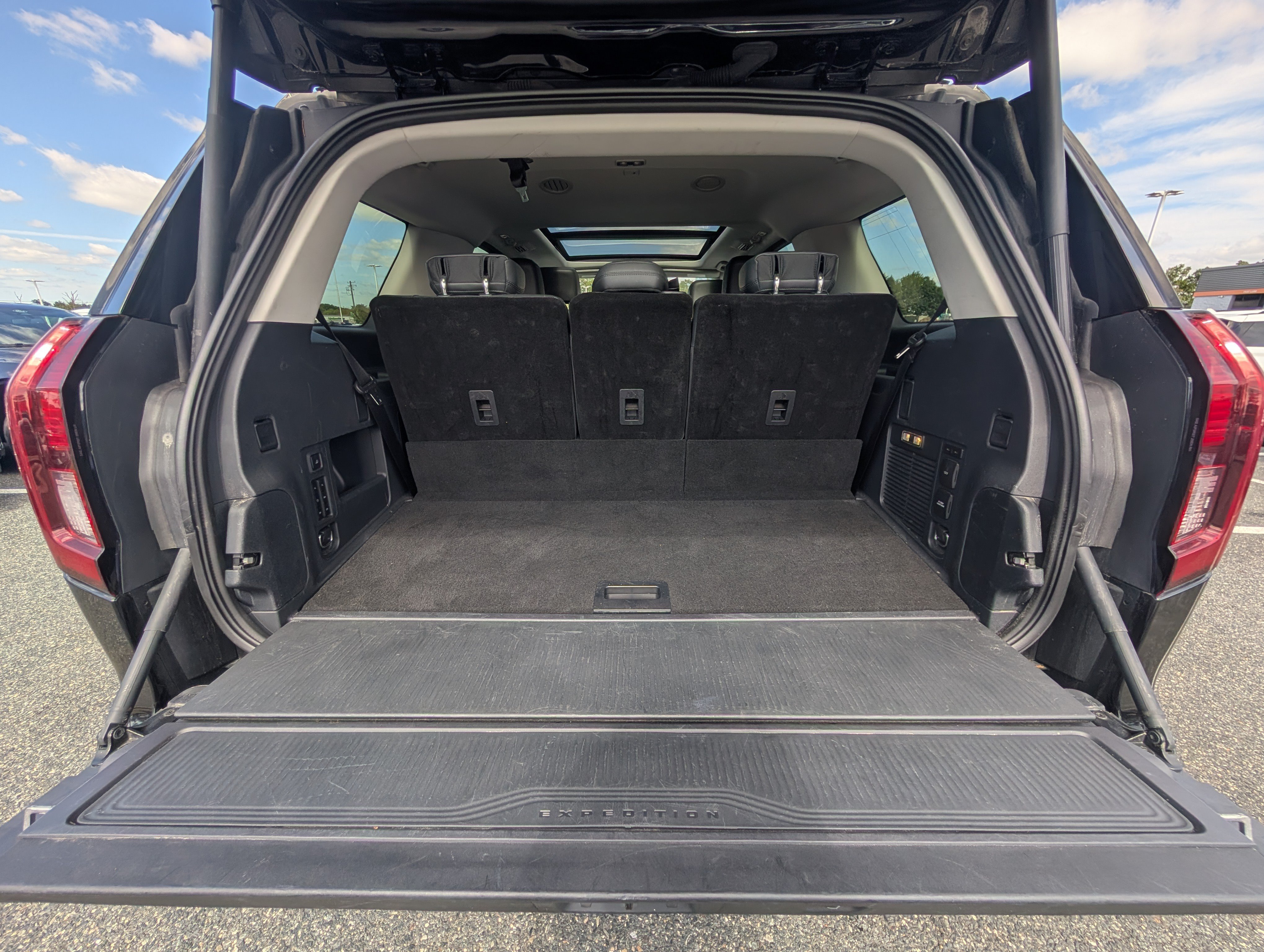 Certified 2025 Ford Expedition Active AWD/4WD image 17