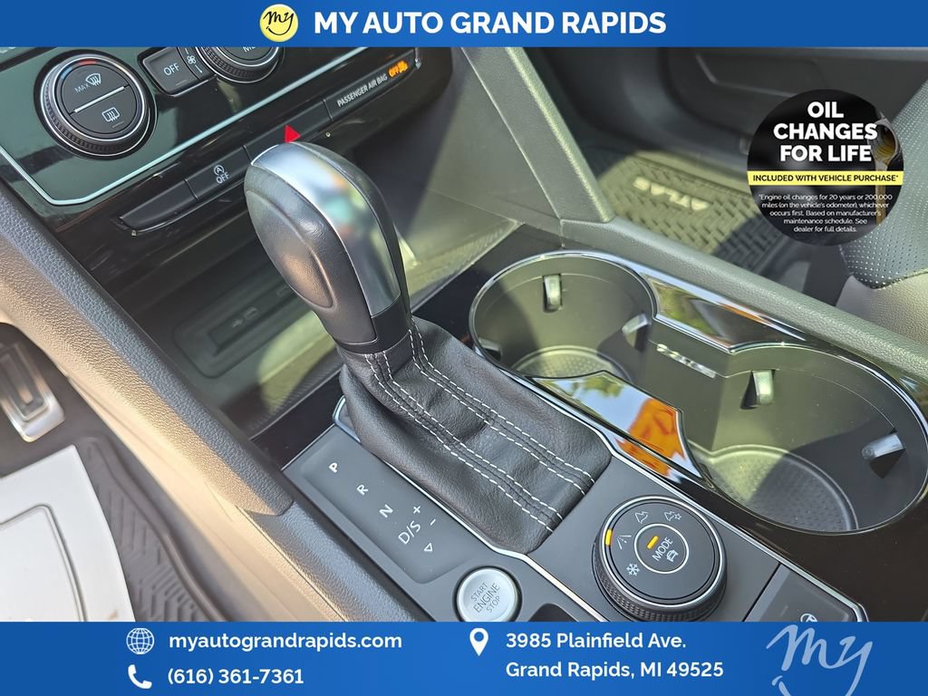 Used 2022 Volkswagen Atlas Cross Sport SEL Premium R-Line AWD/4WD image 26