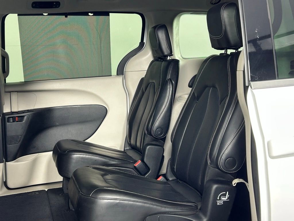 Used 2023 Chrysler Pacifica Touring-L image 17
