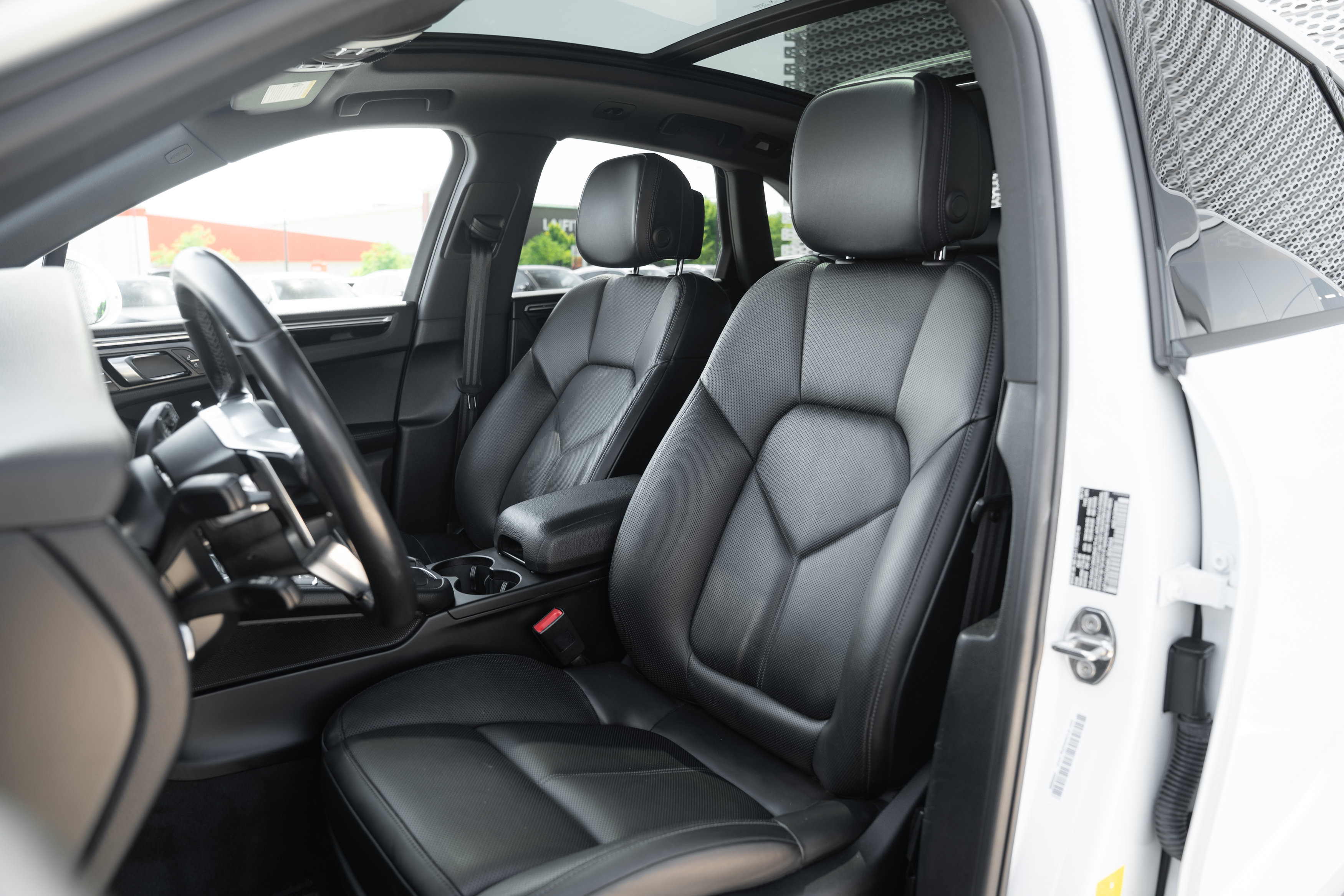 Used 2019 Porsche Macan AWD/4WD image 21