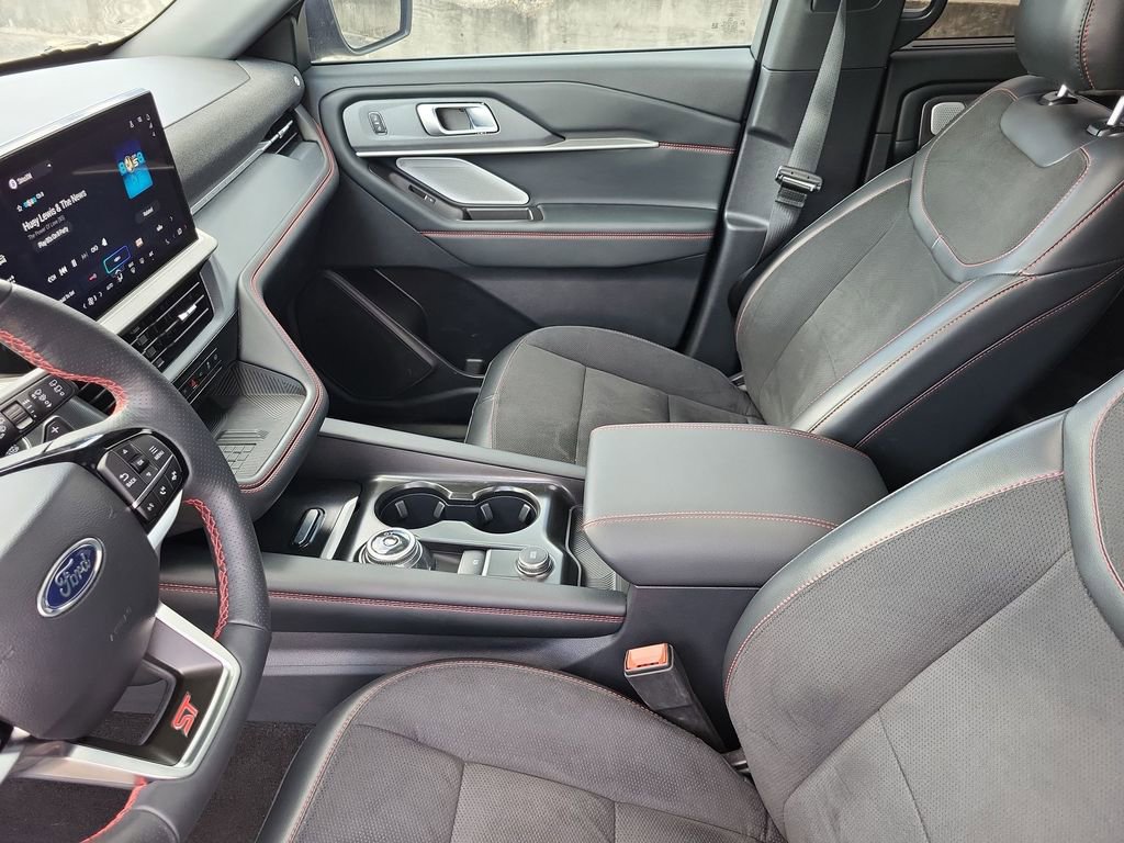 Used 2025 Ford Explorer ST image 22