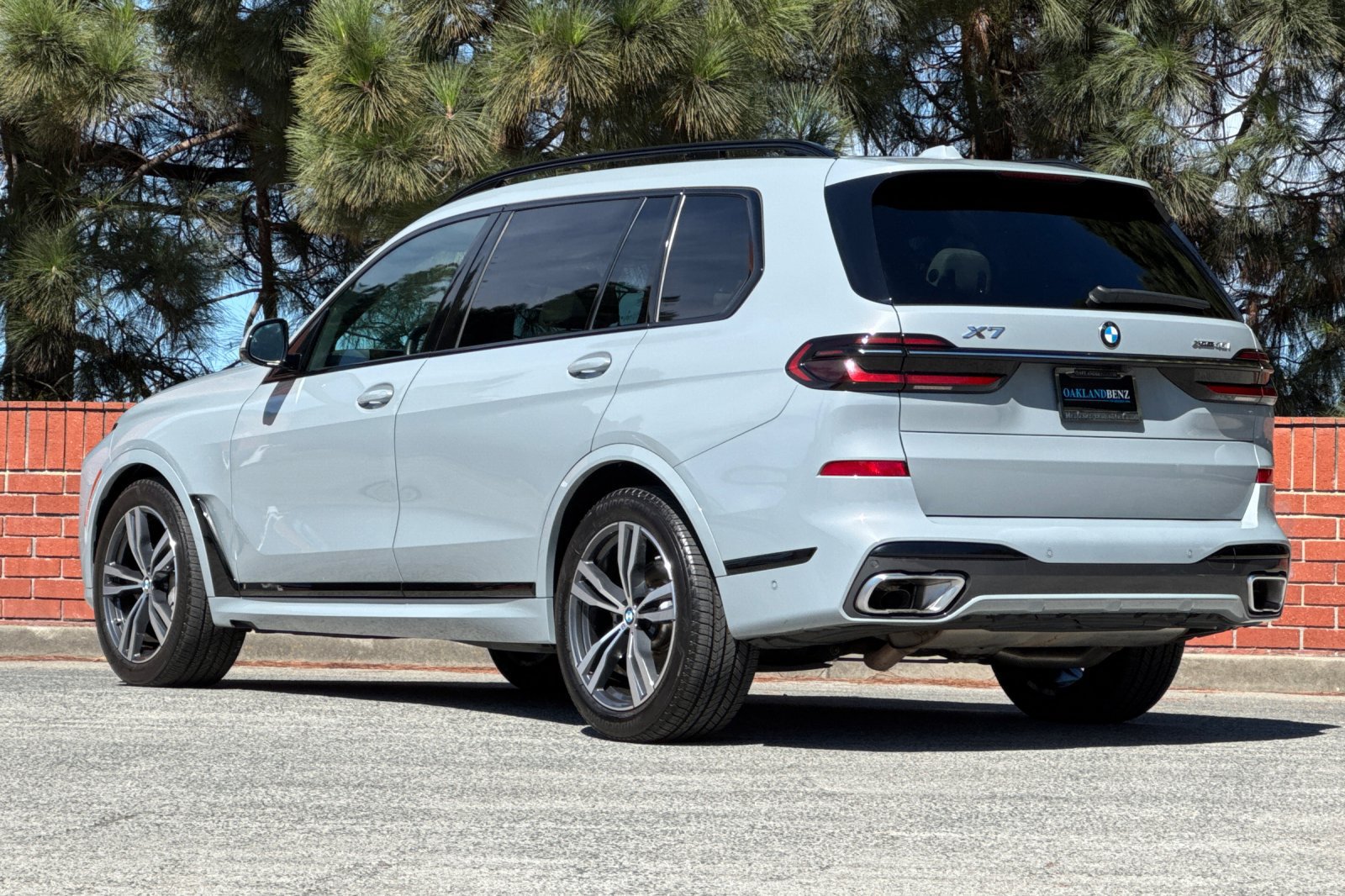 Used 2024 BMW X7 xDrive40i w/ M Sport Package AWD/4WD image 6