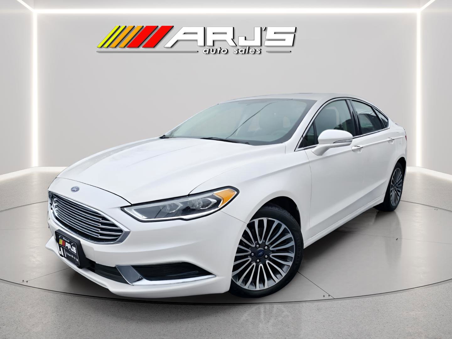 Used 2018 Ford Fusion SE w/ Fusion SE Technology Package FWD image 1
