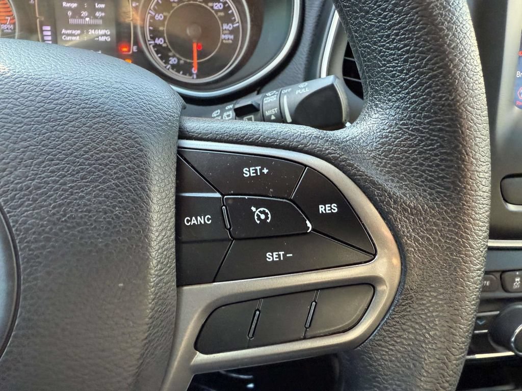 Used 2019 Jeep Cherokee Latitude w/ Popular Appearance Group FWD image 22
