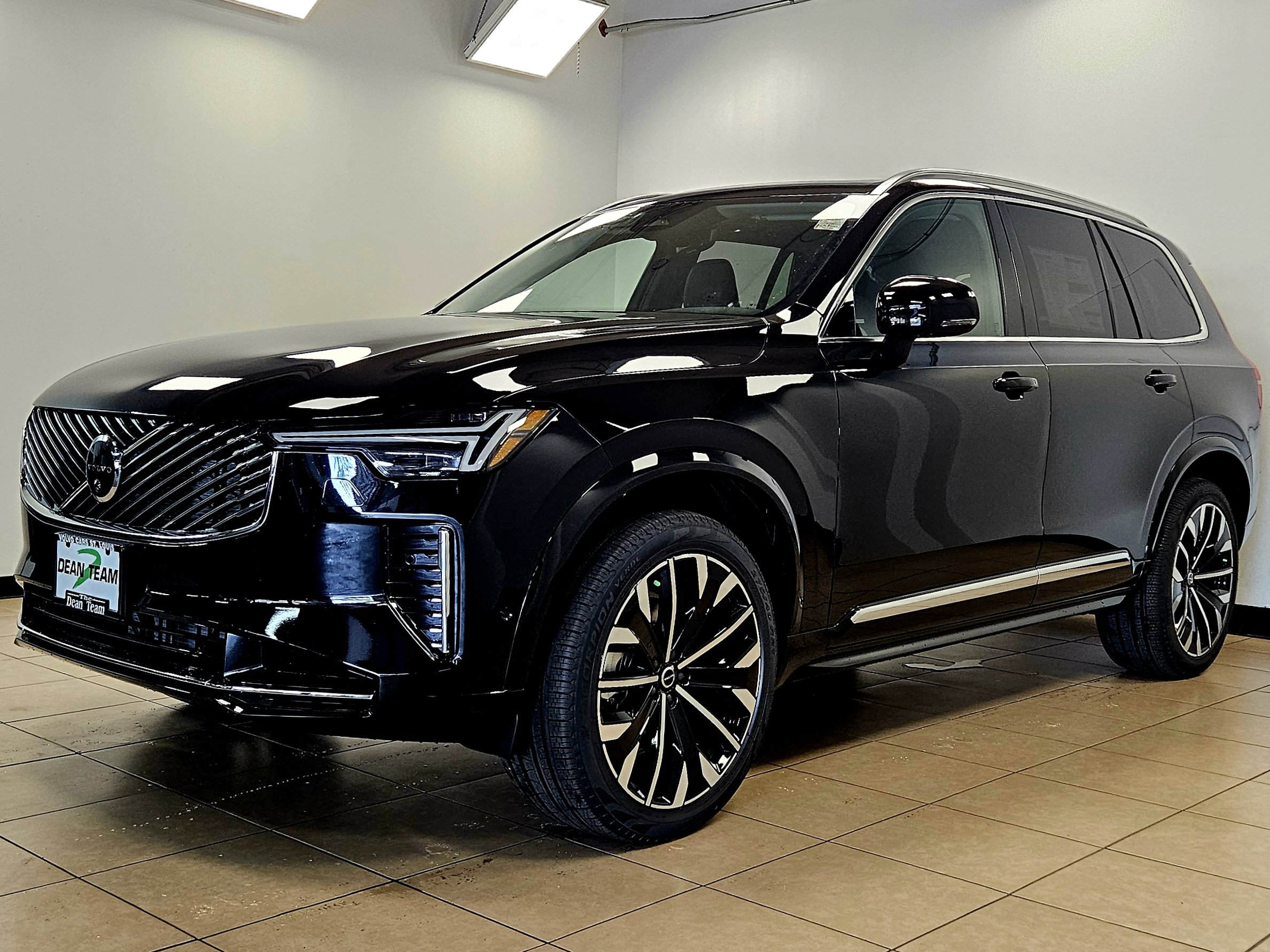 New 2026 Volvo XC90 B6 Plus w/ Protection Package Premier image 4