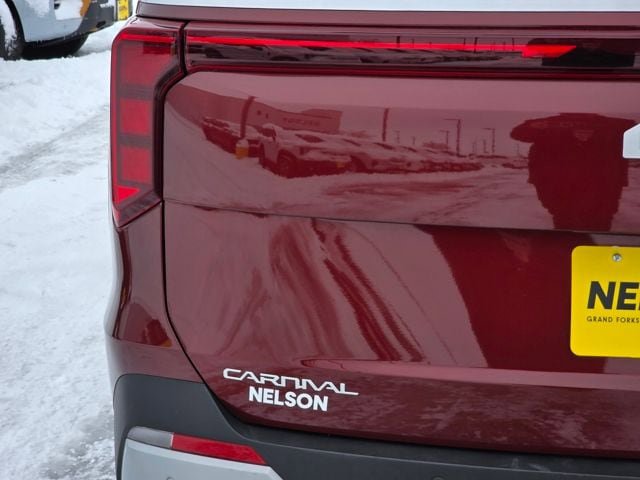 Used 2025 Kia Carnival FWD image 10