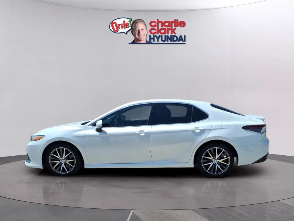 Used 2022 Toyota Camry XLE FWD image 2