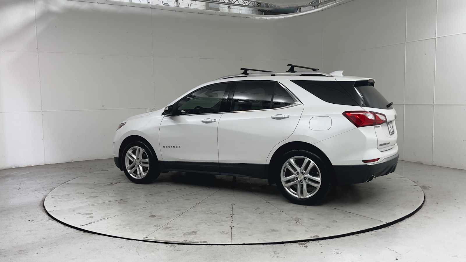 Used 2018 Chevrolet Equinox Premier FWD image 3