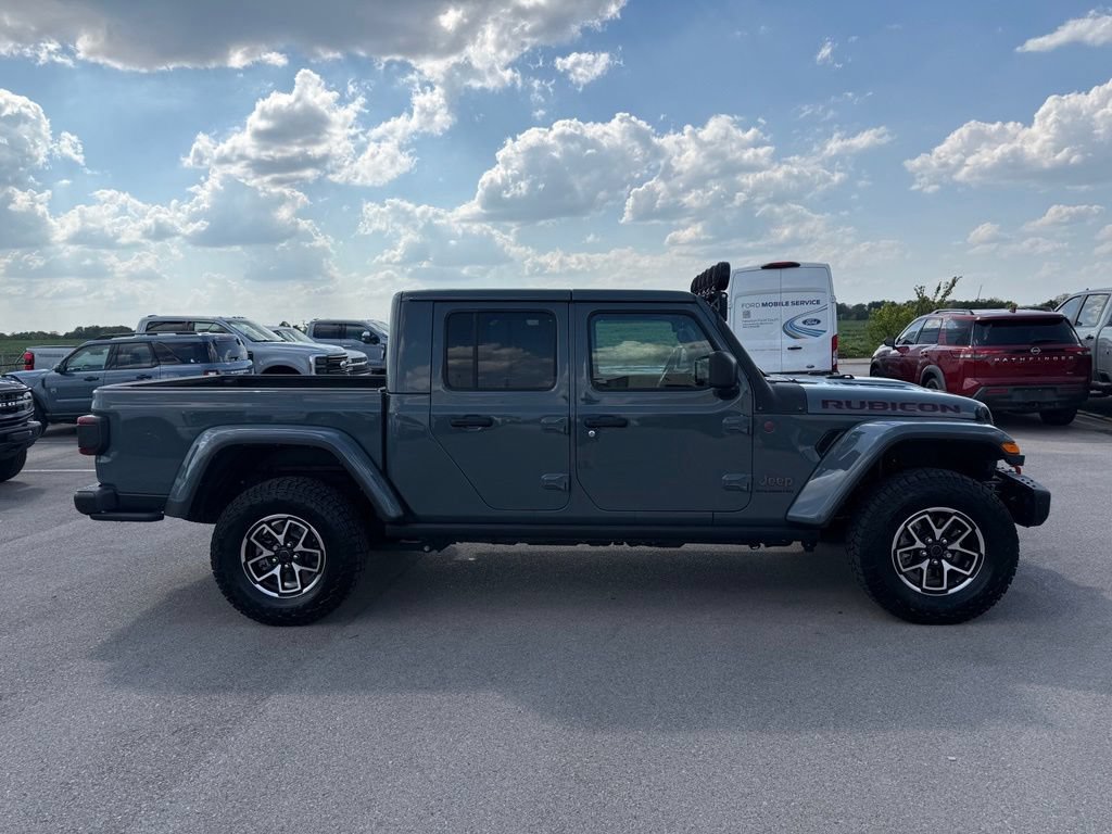 Used 2025 Jeep Gladiator Rubicon AWD/4WD image 39