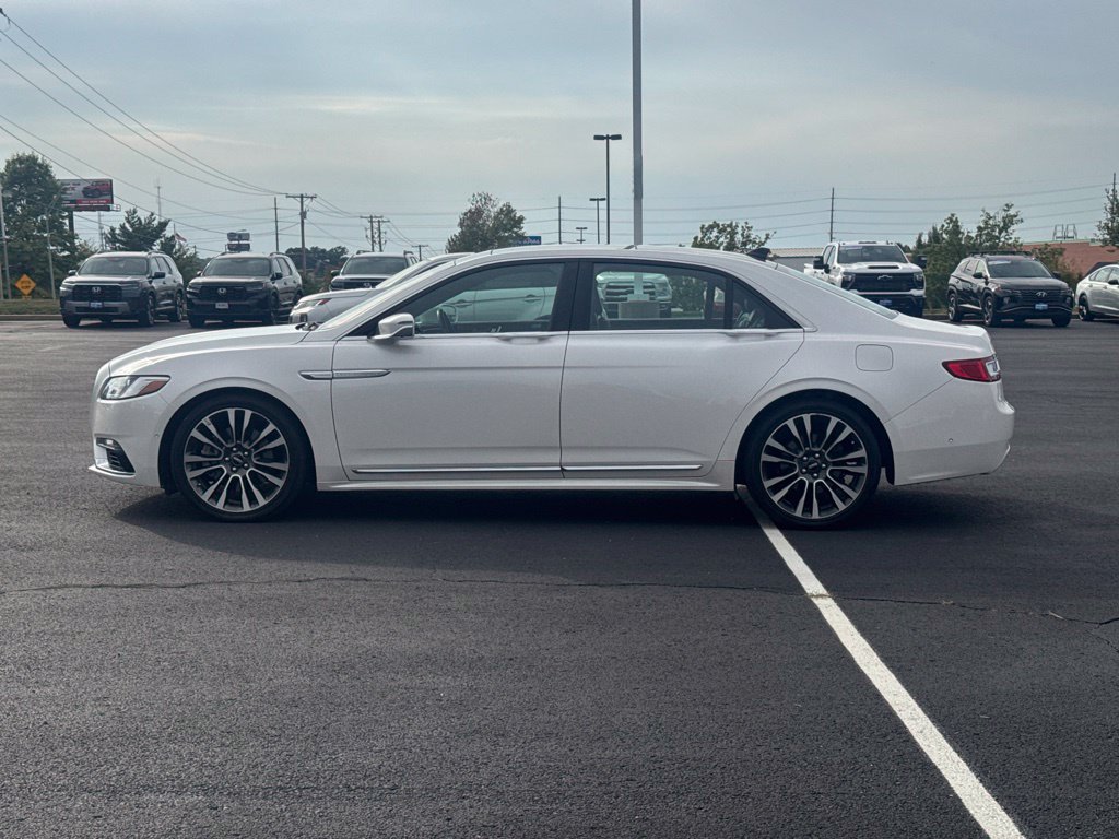 Used 2018 Lincoln Continental Select AWD/4WD image 15