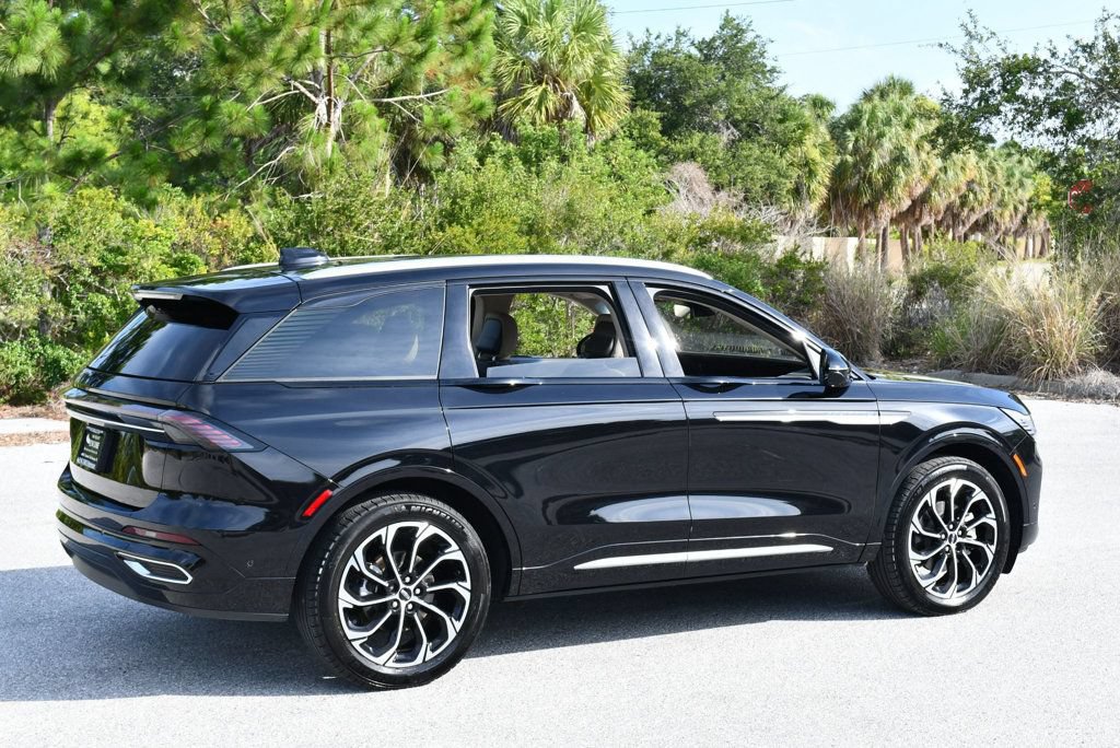 Used 2024 Lincoln Nautilus Reserve w/ Equipment Group 203A AWD/4WD image 6