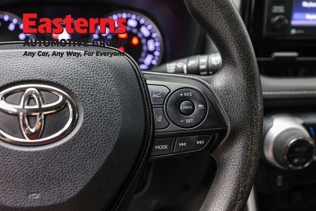 Used 2021 Toyota RAV4 XLE AWD/4WD image 15