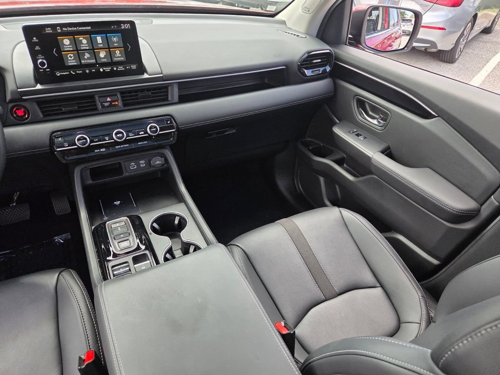 Certified 2025 Honda Pilot Touring image 14