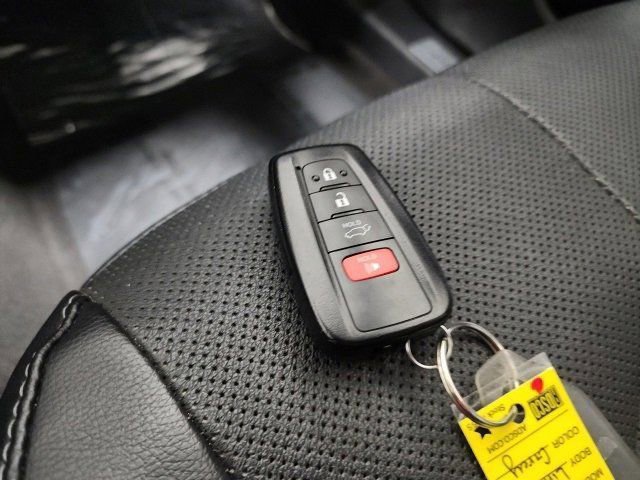 Used 2023 Toyota Highlander Limited image 35