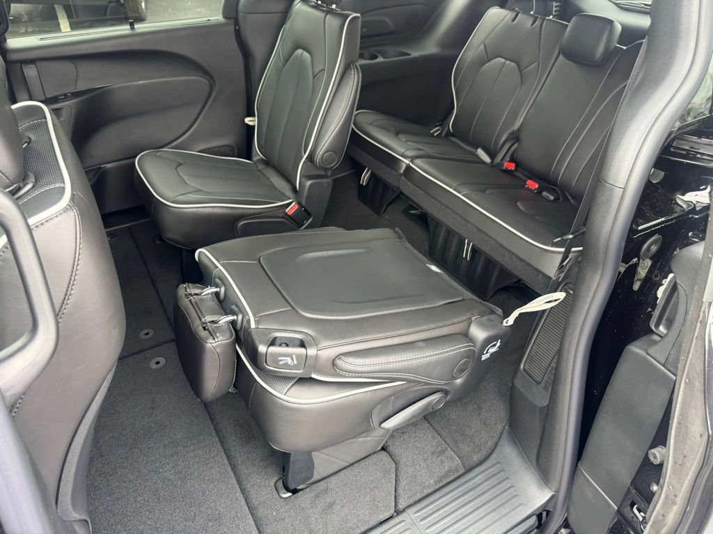 New 2027 Chrysler Pacifica Limited w/ S Appearance Package AWD/4WD image 32