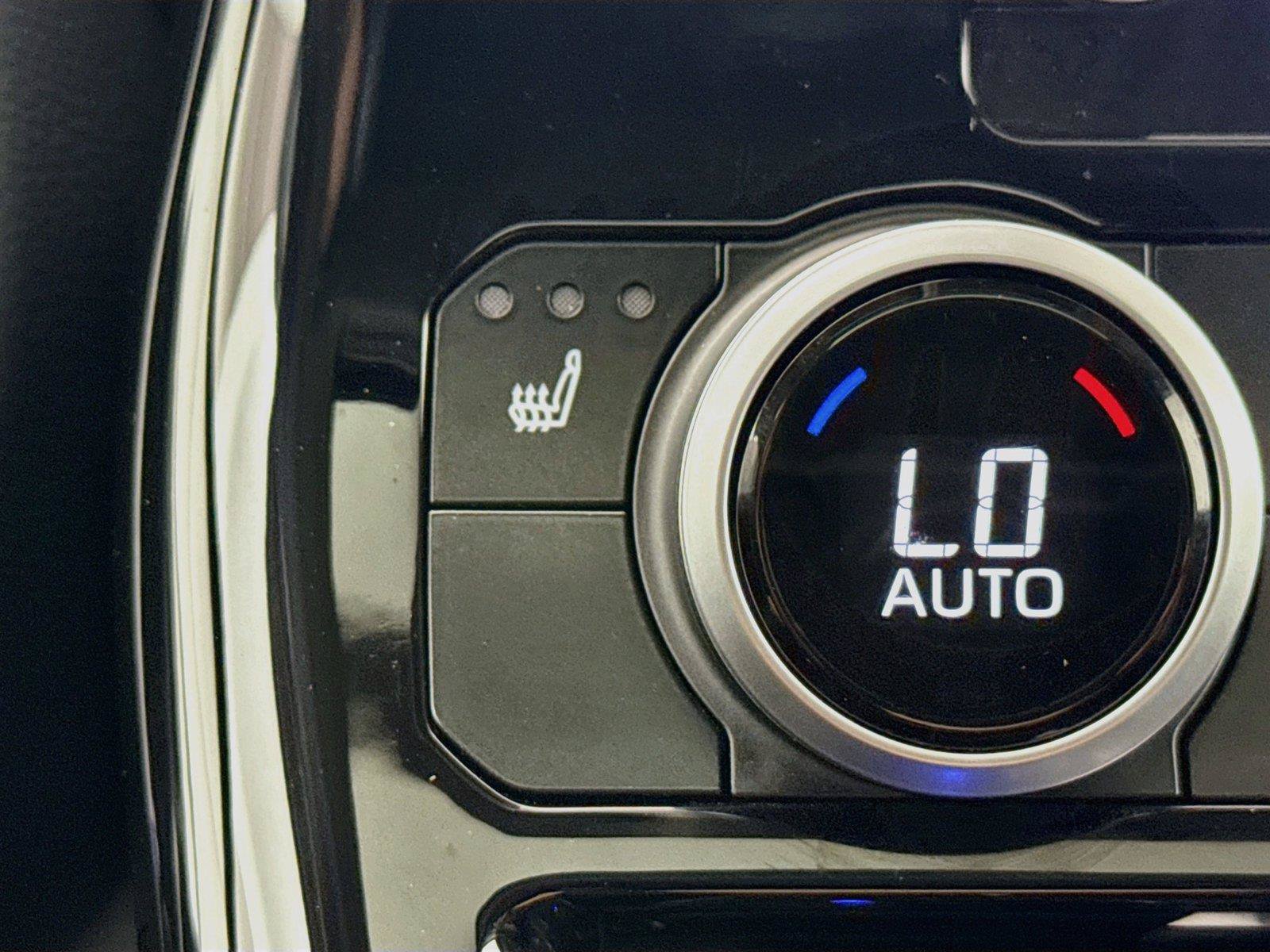 Certified 2025 Toyota Highlander XLE FWD image 8