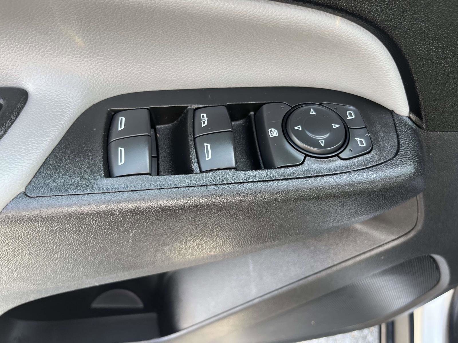 Used 2020 Chevrolet Equinox LS FWD image 12