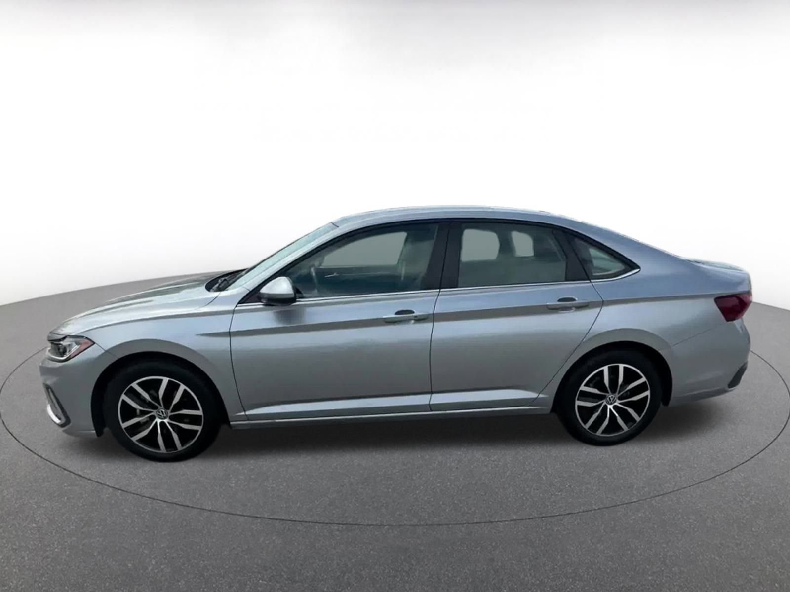 Used 2025 Volkswagen Jetta SE image 9