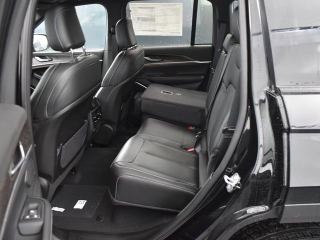 New 2025 Jeep Grand Cherokee Limited w/ Black Appearance Package image 30