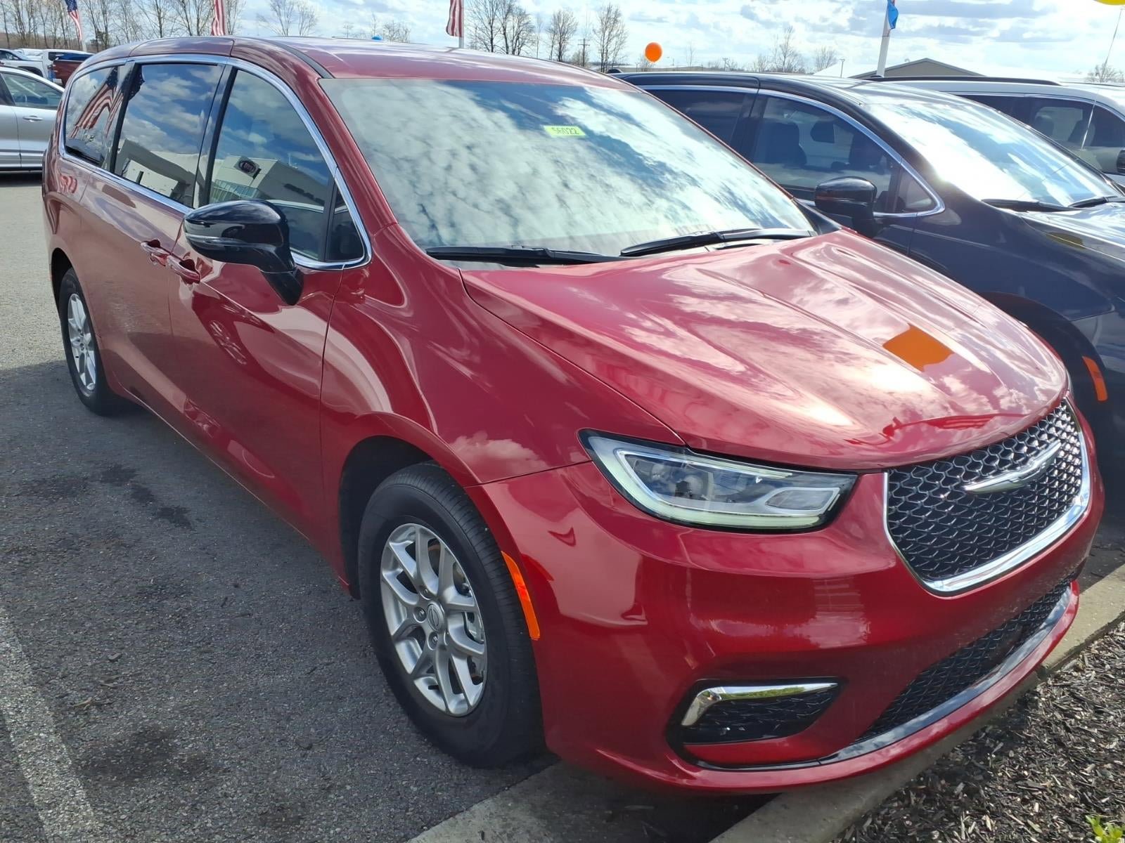 New 2026 Chrysler Pacifica Select image 1