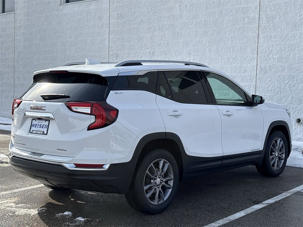 Used 2024 GMC Terrain SLT image 13