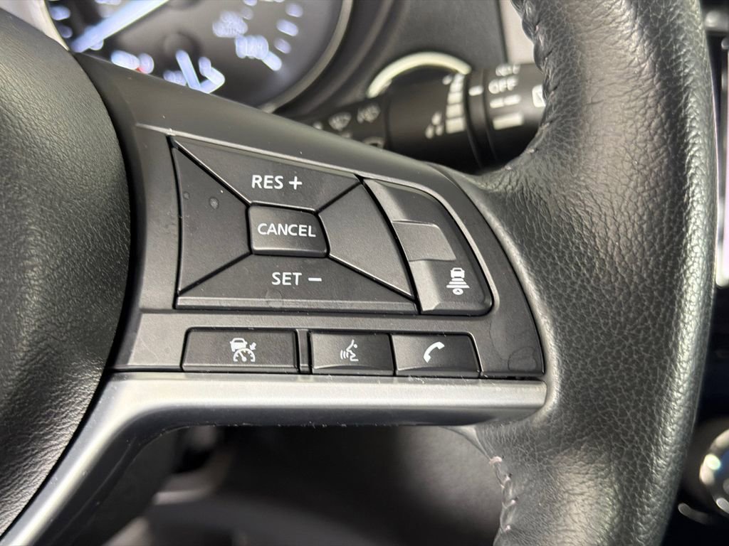Used 2018 Nissan Rogue SV w/ Premium Package FWD image 27