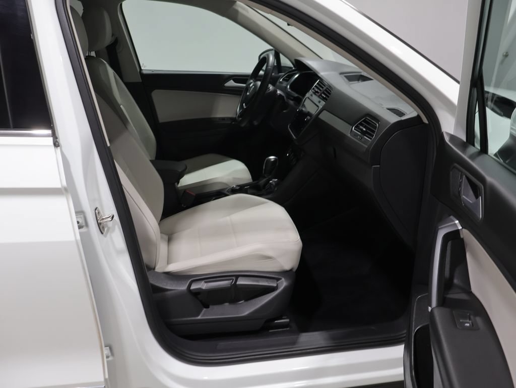 Used 2020 Volkswagen Tiguan SEL AWD/4WD image 22