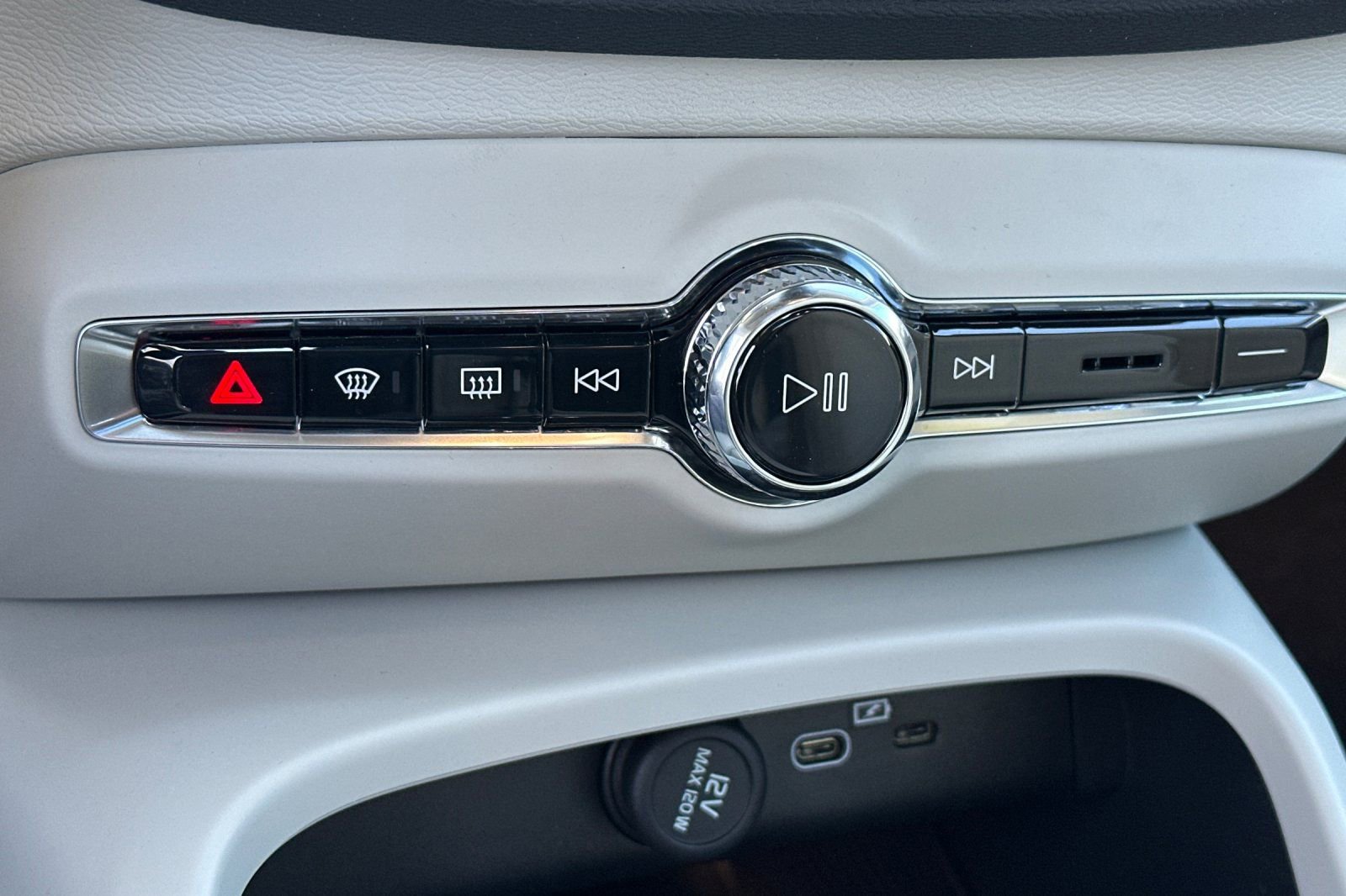 New 2026 Volvo XC40 B4 Plus w/ Climate Package FWD image 21